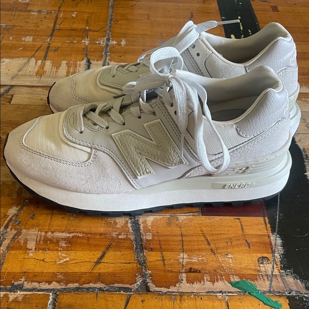 New Balance Light Gray Sneakers - Picture 3 of 6